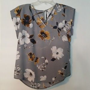 Lily White gray floral blouse size M
